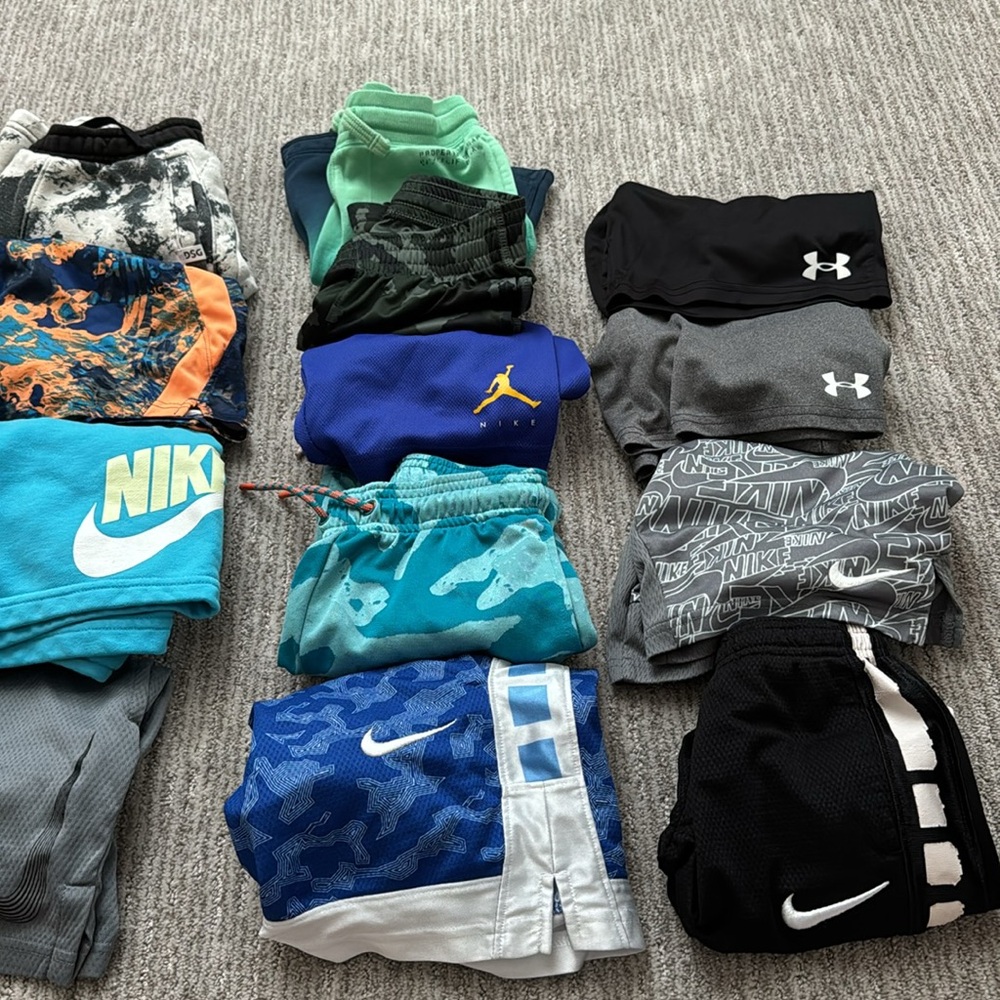 17 Pair of Boys shorts size 6/7 small
